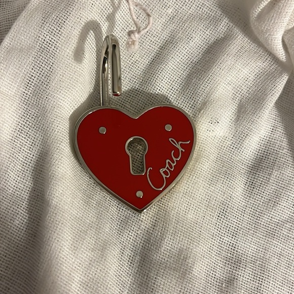 EUC heart lock key chain - Picture 2 of 2